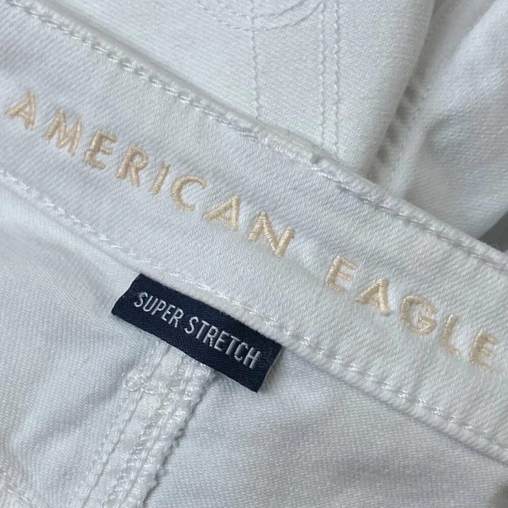 American Eagle Size 6 White Distressed Super Stretch High Rise Mom Jean Shorts - Picture 3 of 5